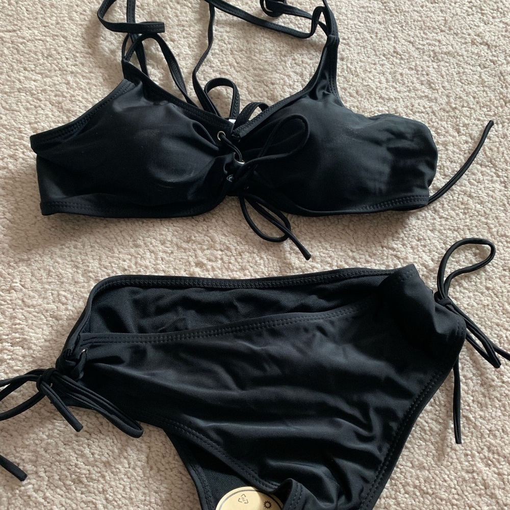 Black bikini